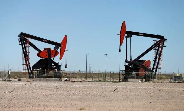 انخفاض سعر خام غرب تكساس الوسيط WTI إلى 62 دولارًا: هل نحن على أعتاب أزمة عرض جديدة؟ 1 سعر خام غرب تكساس الوسيط